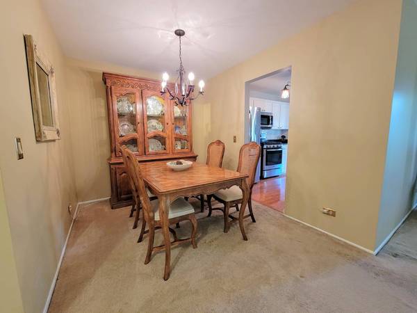 1326 7 Pines RD #D1, Schaumburg, IL 60193