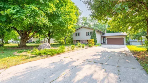 1475 Three Oaks AVE, Maple Plain, MN 55359