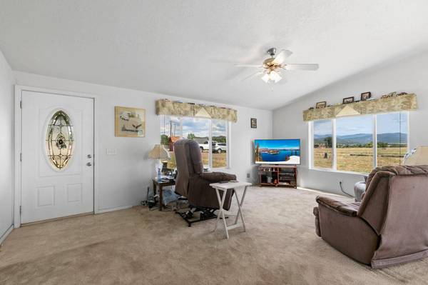 217 Ayres Rd, Eagle Point, OR 97524