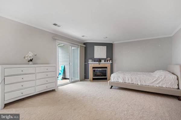 12895 GRAYS POINTE RD #12895A, Fairfax, VA 22033