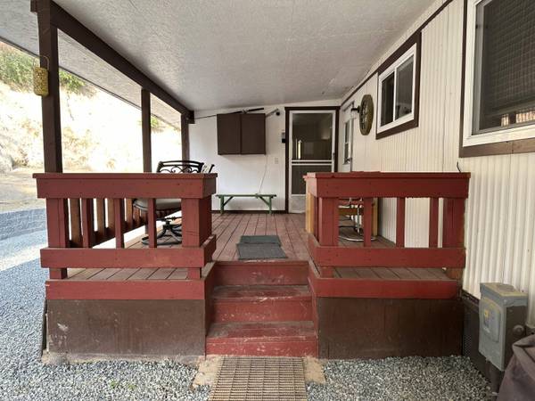 686 W Oakwood Road, California Hot Springs, CA 93207