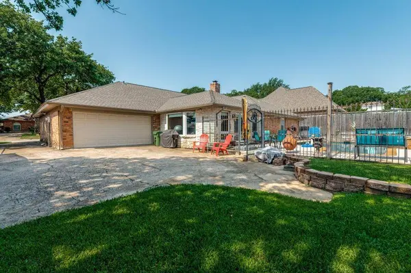 1715 Prestonwood Drive, Arlington, TX 76012