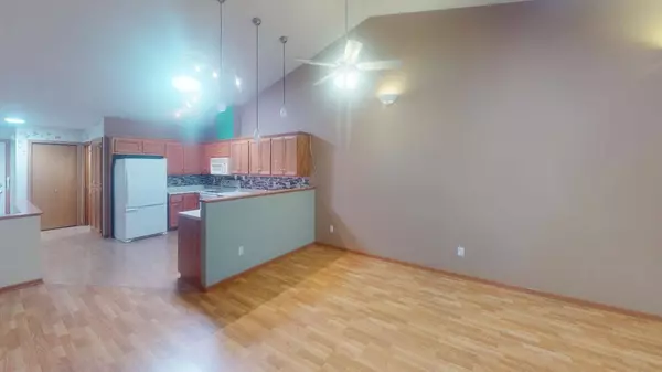 828 White Oak CT, New Brighton, MN 55112