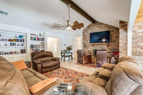 1715 Prestonwood Drive, Arlington, TX 76012