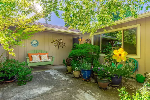 339 Cambridge St, Ashland, OR 97520