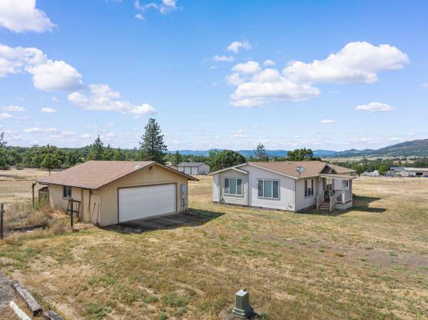 217 Ayres Rd, Eagle Point, OR 97524