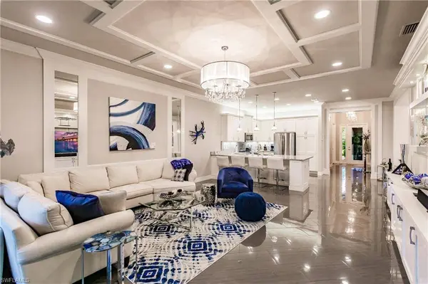 4148 Crescent CT, Naples, FL 34119