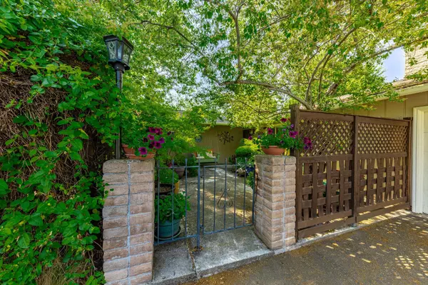 339 Cambridge St, Ashland, OR 97520