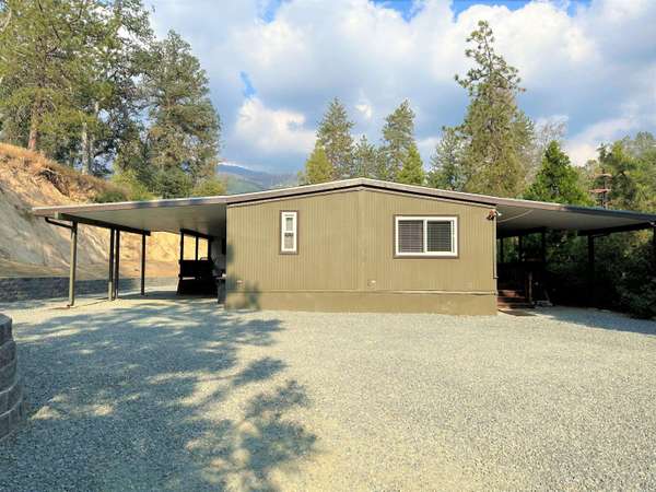 686 W Oakwood Road, California Hot Springs, CA 93207