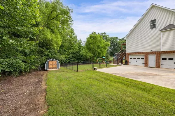 1131 Crescent CT, Winston Salem, NC 27127