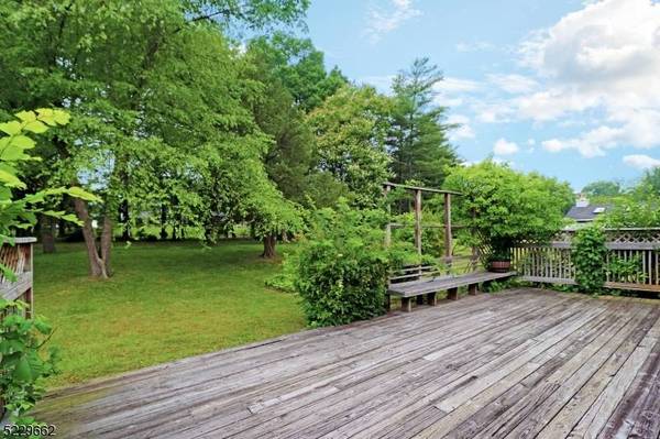 9 Windsor Way, East Hanover Twp., NJ 07936