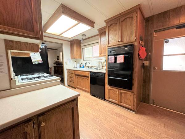 686 W Oakwood Road, California Hot Springs, CA 93207