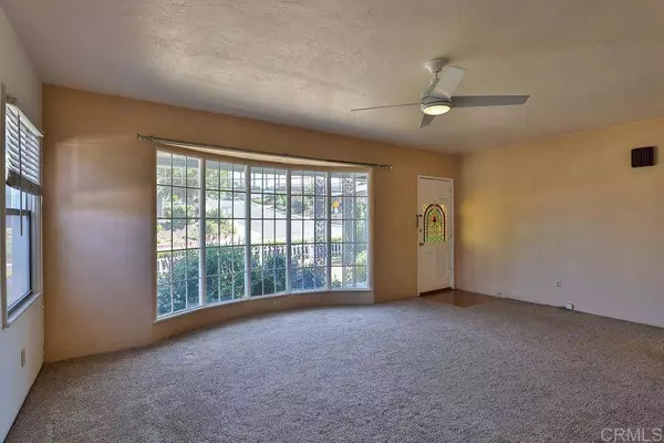 7118 Stanford AVE, La Mesa, CA 91942