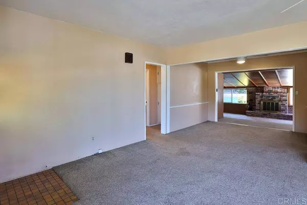 7118 Stanford AVE, La Mesa, CA 91942