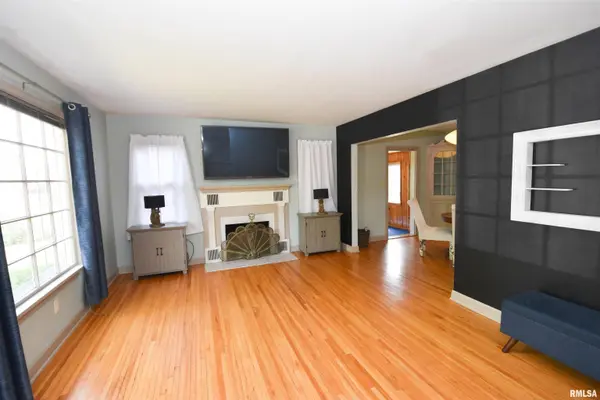 629 W KNOLLCREST DR, Peoria, IL 61614