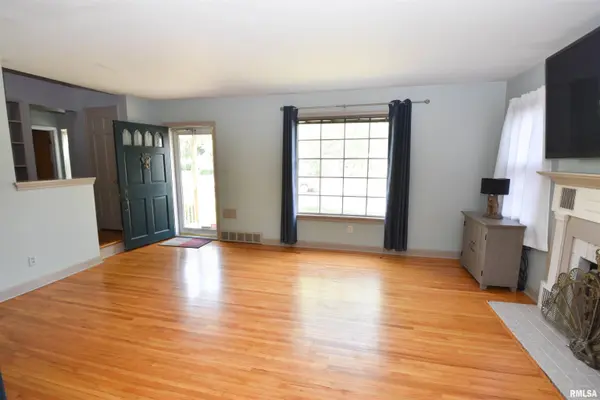 629 W KNOLLCREST DR, Peoria, IL 61614