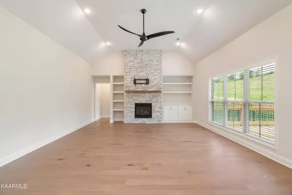 12117 Broady Glen LN, Knoxville, TN 37932