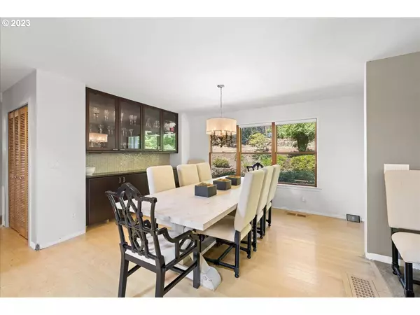 64 BERWICK RD, Lake Oswego, OR 97034