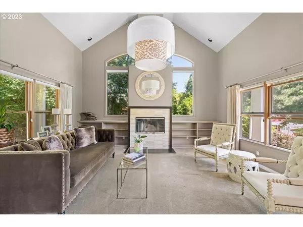 64 BERWICK RD, Lake Oswego, OR 97034