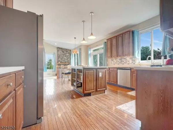 64 Buckley Hill Dr, Lopatcong Twp., NJ 08865