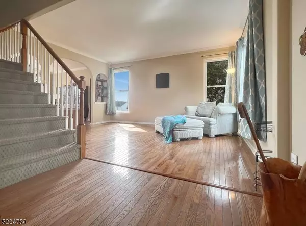 64 Buckley Hill Dr, Lopatcong Twp., NJ 08865