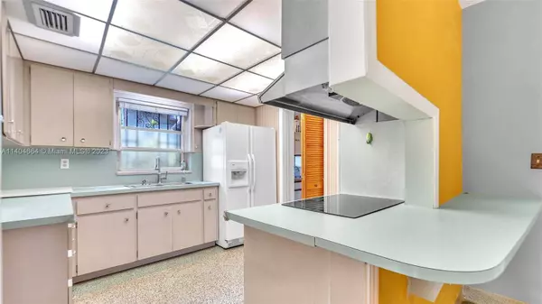 3333 SW 1st St, Miami, FL 33135