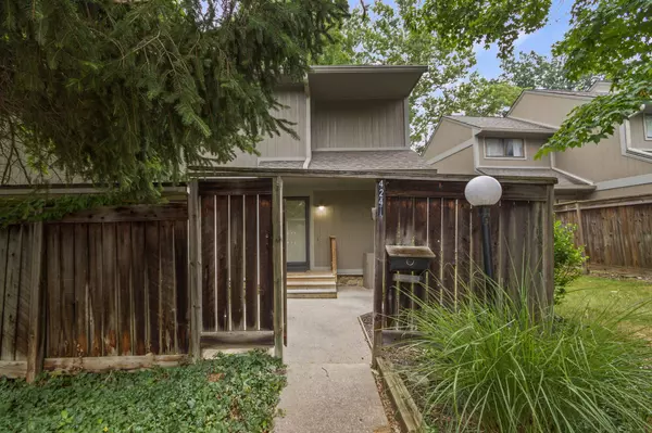 4241 Foxglove TRCE, Indianapolis, IN 46237