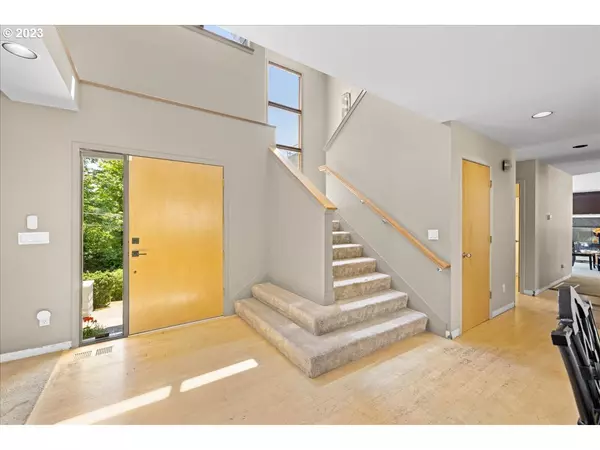 64 BERWICK RD, Lake Oswego, OR 97034