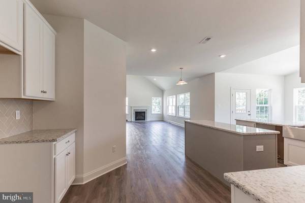 810 WESTFIELD RD, Moorestown, NJ 08057