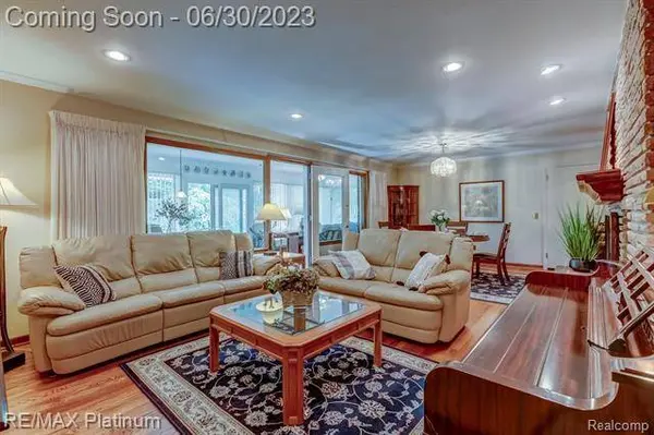 33117 HOPECREST Court, Farmington Hills, MI 48336