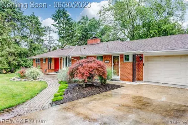 33117 HOPECREST Court, Farmington Hills, MI 48336