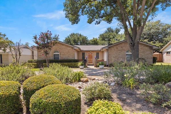 1912 W Rochelle Road, Irving, TX 75062