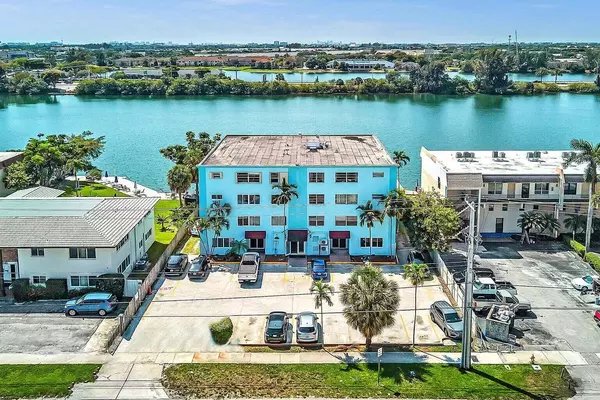 1060 Crystal Lake DR 103, Deerfield Beach, FL 33064