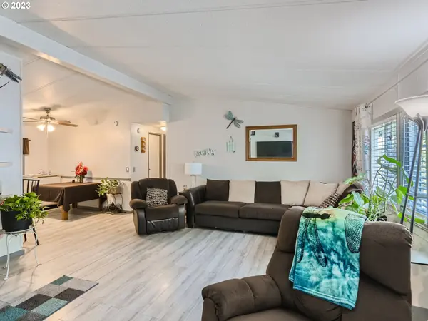 18485 SW PACIFIC DR #11, Tualatin, OR 97062