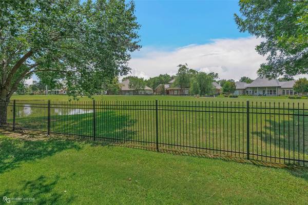 320 Bridgepoint Circle, Bossier City, LA 71111