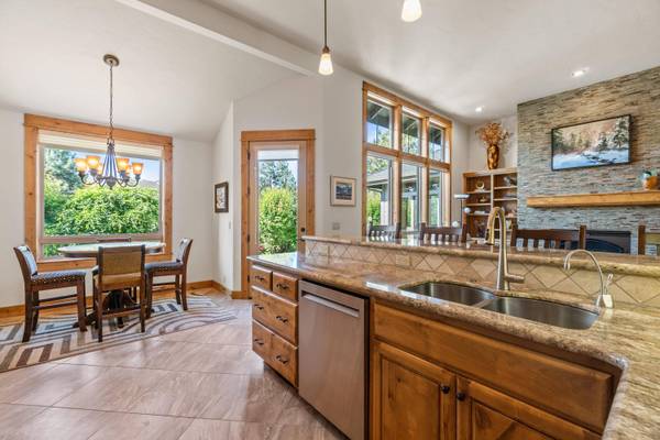 19465 Golden Meadow Loop, Bend, OR 97702