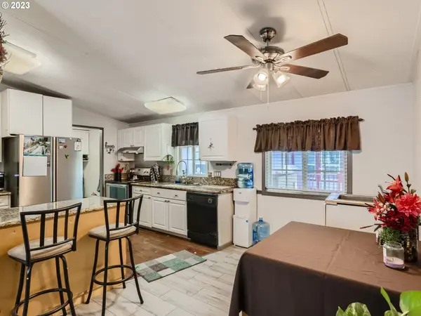 18485 SW PACIFIC DR #11, Tualatin, OR 97062