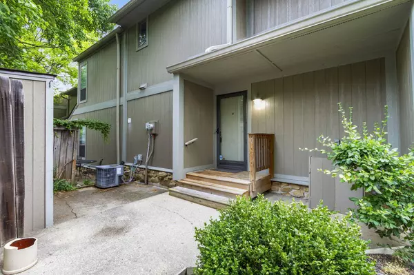 4241 Foxglove TRCE, Indianapolis, IN 46237