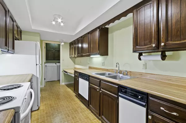 4241 Foxglove TRCE, Indianapolis, IN 46237