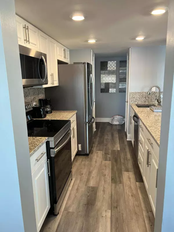 1060 Crystal Lake DR 103, Deerfield Beach, FL 33064