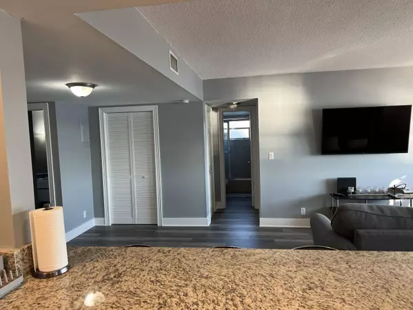 1060 Crystal Lake DR 103, Deerfield Beach, FL 33064