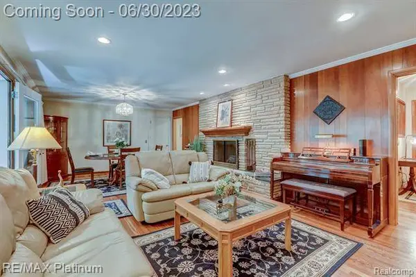 33117 HOPECREST Court, Farmington Hills, MI 48336