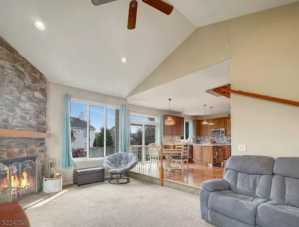 64 Buckley Hill Dr, Lopatcong Twp., NJ 08865