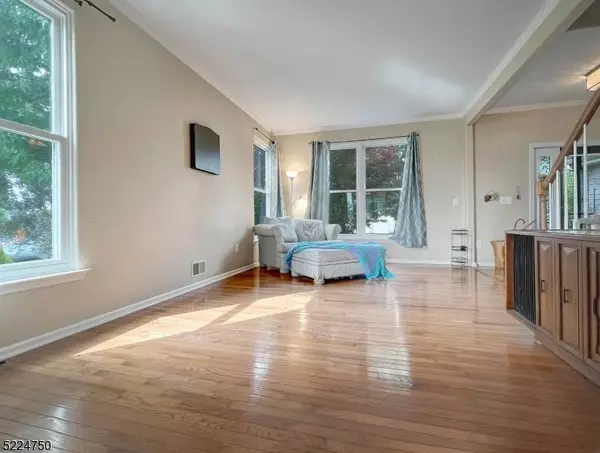 64 Buckley Hill Dr, Lopatcong Twp., NJ 08865