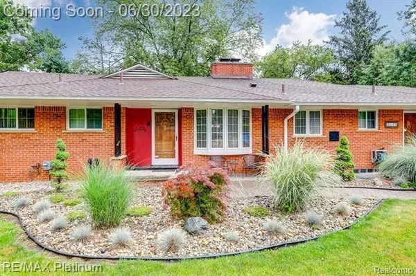 33117 HOPECREST Court, Farmington Hills, MI 48336