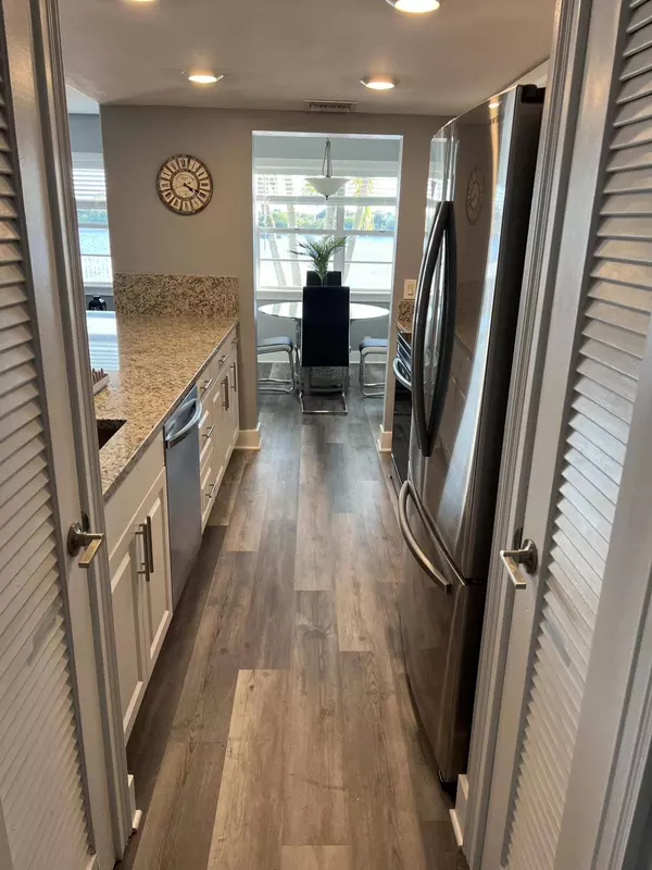 1060 Crystal Lake DR 103, Deerfield Beach, FL 33064