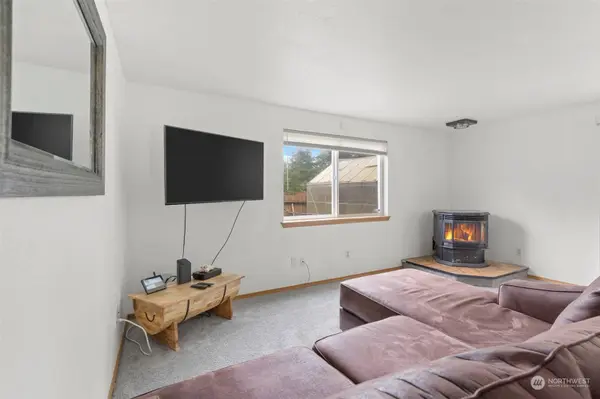 448 Volesky DR SE, Rainier, WA 98576