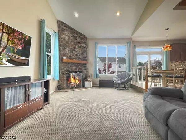 64 Buckley Hill Dr, Lopatcong Twp., NJ 08865