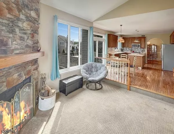 64 Buckley Hill Dr, Lopatcong Twp., NJ 08865