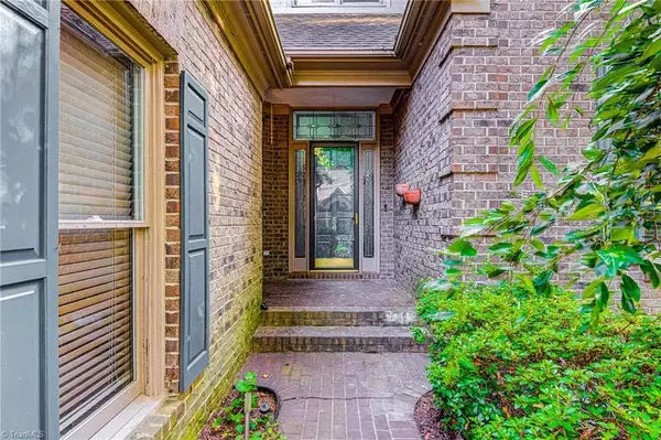 54 Kinglet CIR, Greensboro, NC 27455